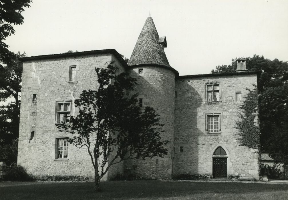 Château de Messac : Façade sud-ouest, vue générale