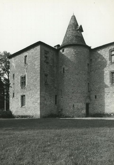 Château de Messac : Façade sud-ouest, vue partielle