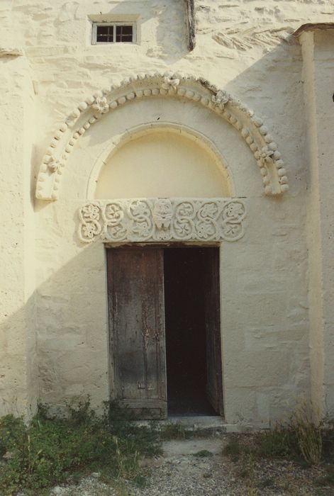 Eglise Saint-Blaise : Porte d’accès sud, vue générale