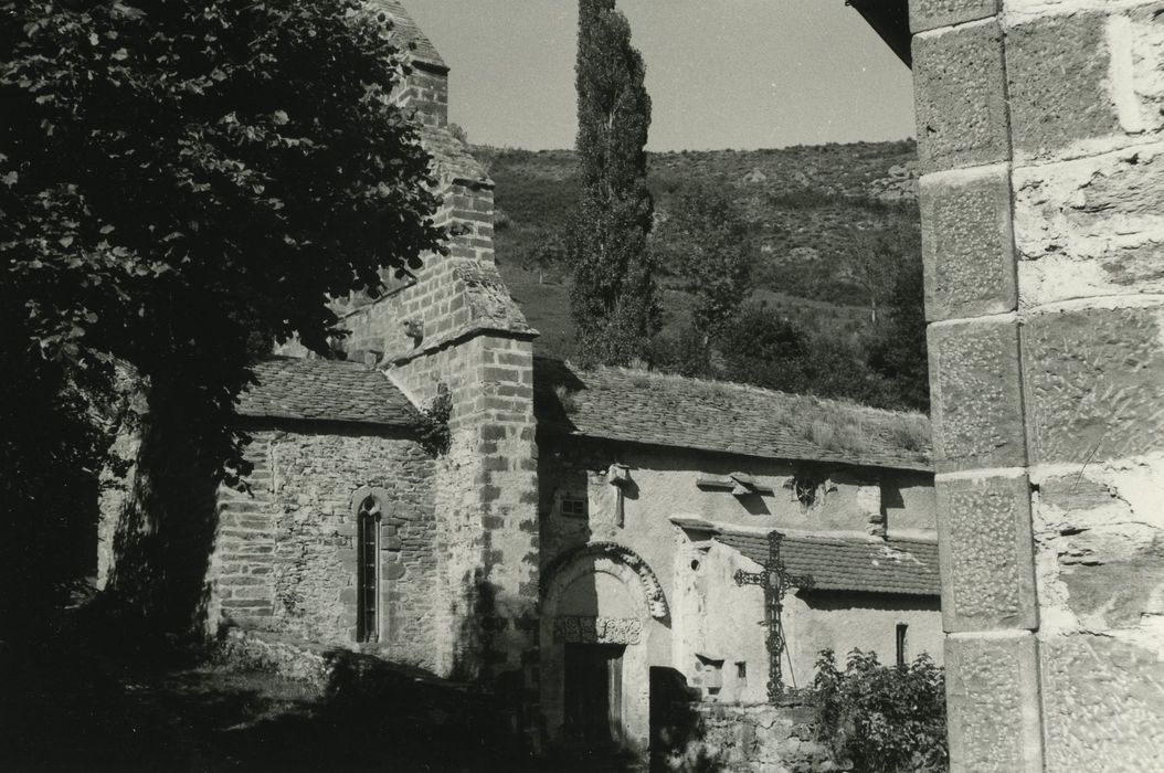 Eglise Saint-Blaise : Façade latérale sud, vue partielle