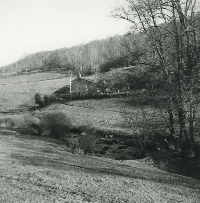 Ancien prieuré de Notre-Dame-du-Pont : Vue générale du prieuré dans son environnement depuis l’Ouest