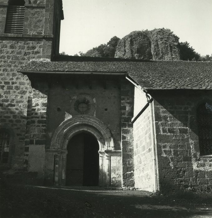 Eglise Saint-Pardoux : Portail sud, vue générale