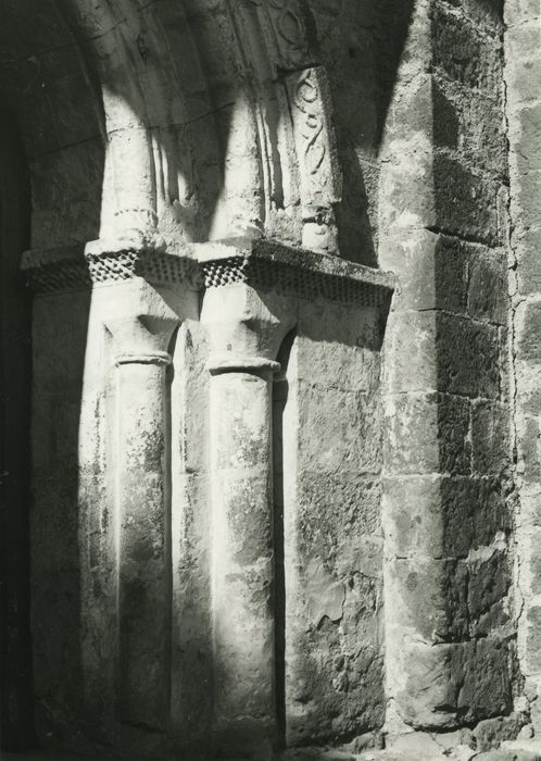 Eglise Saint-Pardoux : Portail sud, détail 