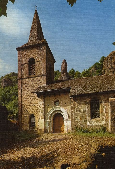 Eglise Saint-Pardoux : Façade latérale sud, vue partielle