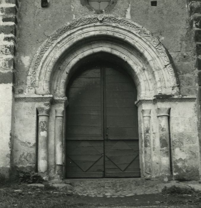 Eglise Saint-Pardoux : Portail sud, vue générale