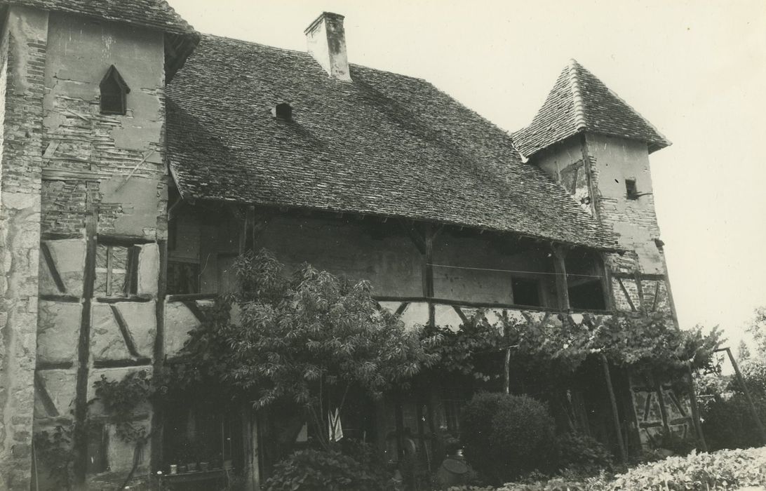 Manoir-ferme bressan : Façade est, vue générale