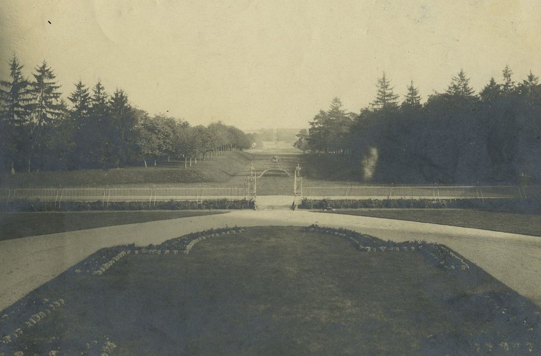 Château et son parc : Grande perspective est, vue générale