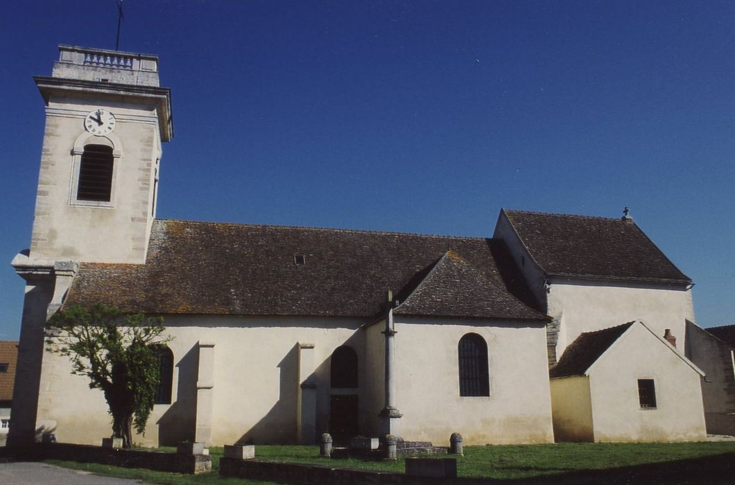 Eglise Saint-Cyr et Sainte-Julitte : Façade latérale sud, vue générale