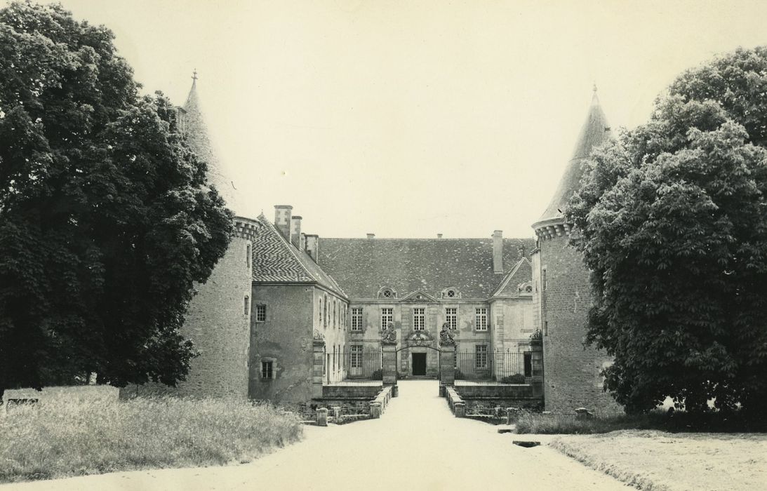 Château d'Epiry : Ensemble ouest, vue générale