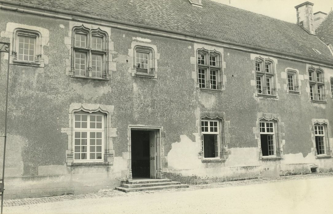 Château d'Epiry : Aile nord, façade sud, vue partielle