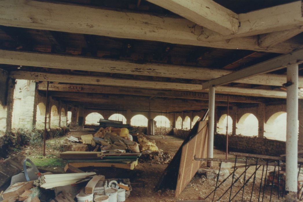 Tuilerie de Bissy : Vue générale de l’espace intérieur de la halle