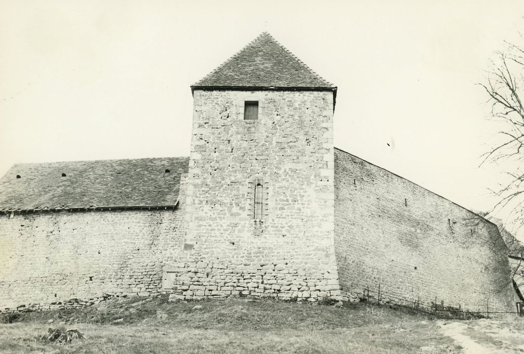 Château de Brandon : Tour de la chapelle, élévation est, vue générale