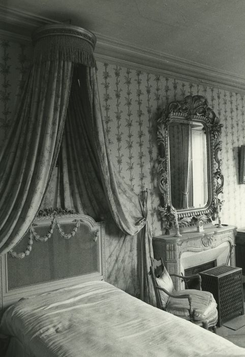 Château de Lamartine : Aile Lamartine, chambre, vue partielle