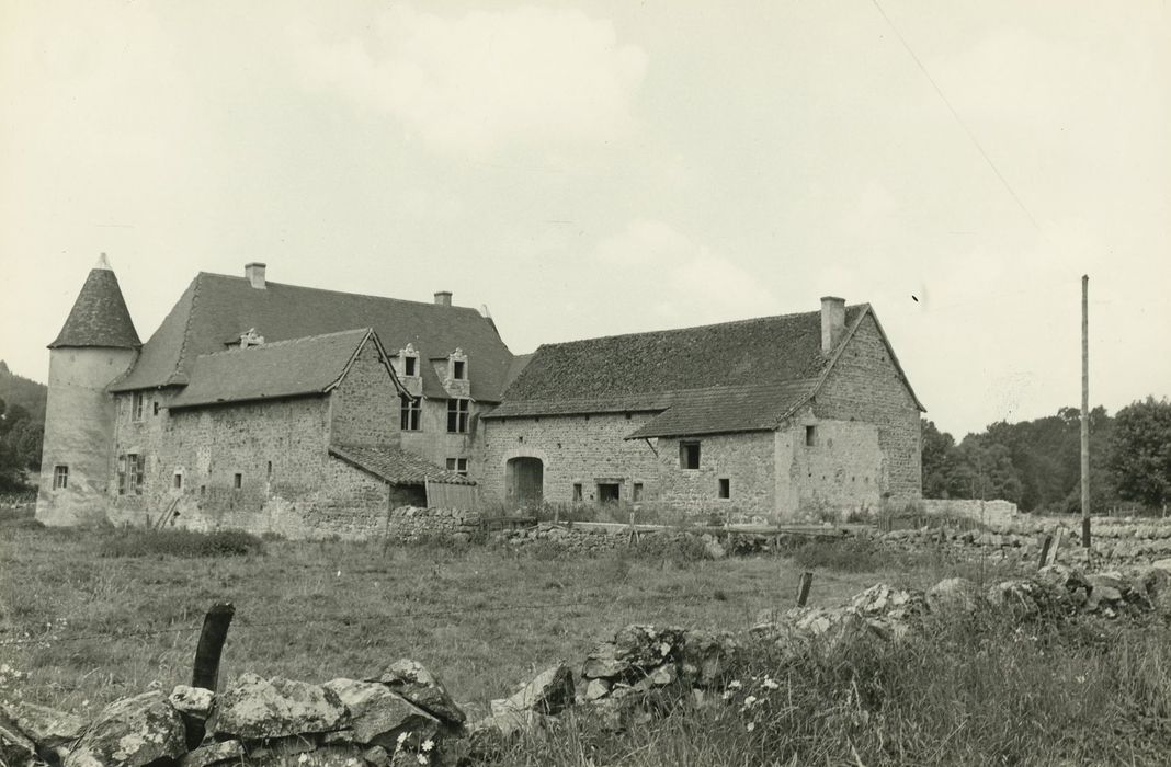 Château de Chevannes : Ensemble sud-est, vue générale