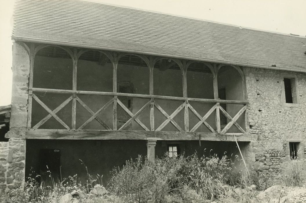 Château de Chevannes : Cour intérieure, aile sud, façade nord, vue générale