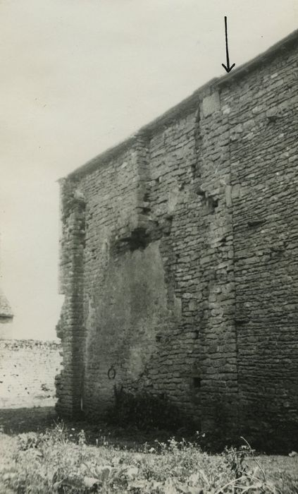 Château de Besornay ou de Bézornay : Chapelle, façade latérale nord, vue partielle