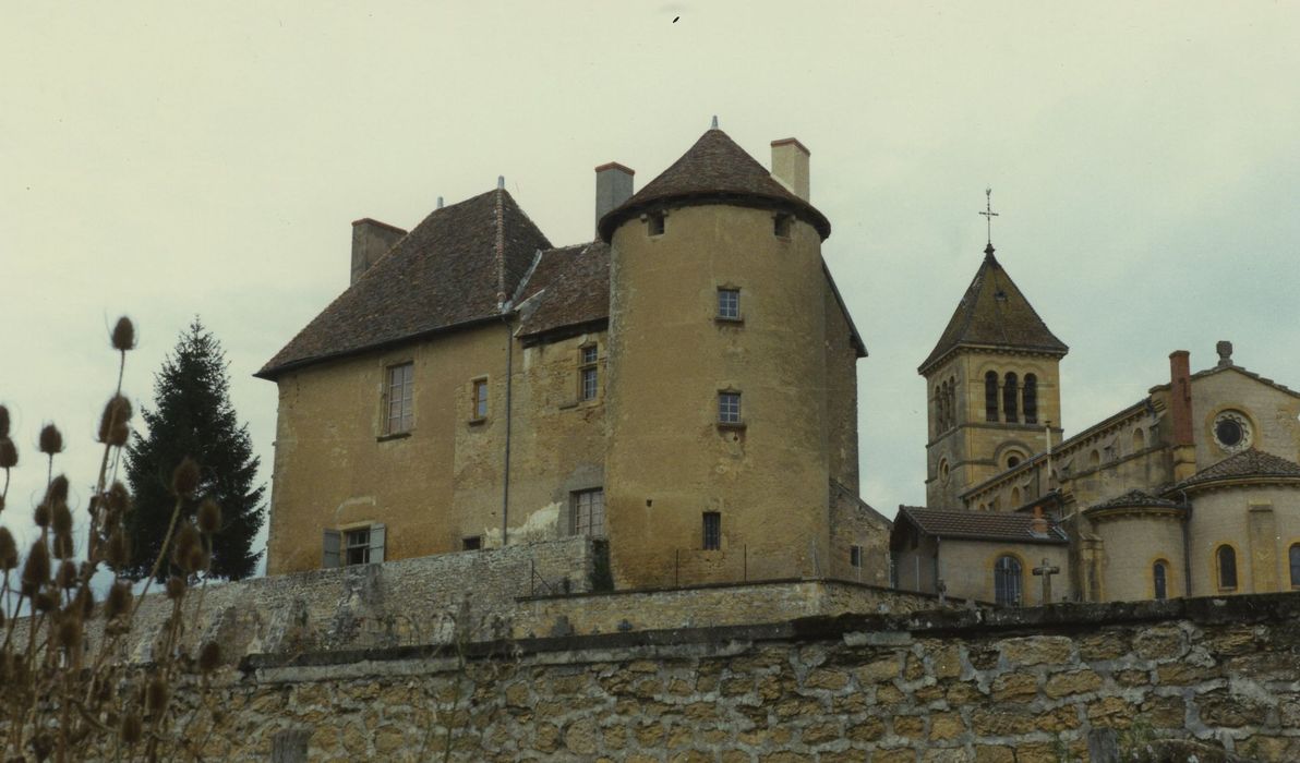 Prieuré de Bragny : Façade sud, vue générale