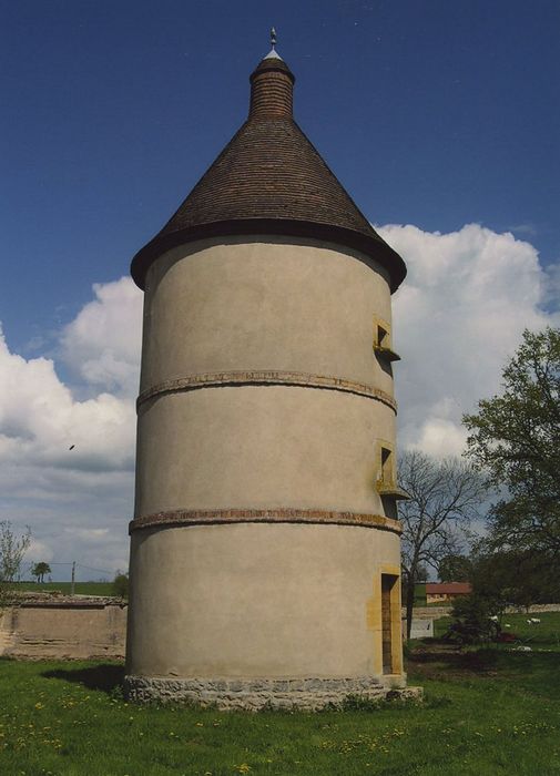 Château de Sélore : Pigeonnier, vue générale