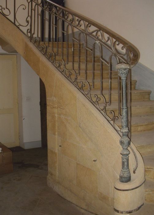 Château de Sélore : Escalier, vue partielle