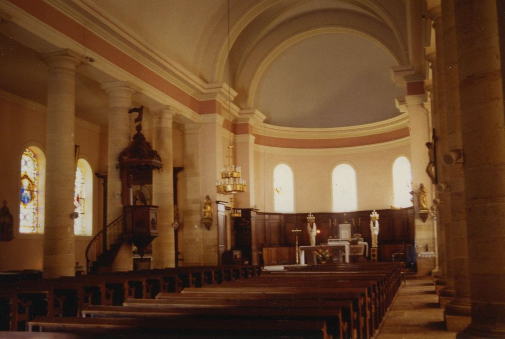 Eglise Saint-Julien : Nef, vue générale