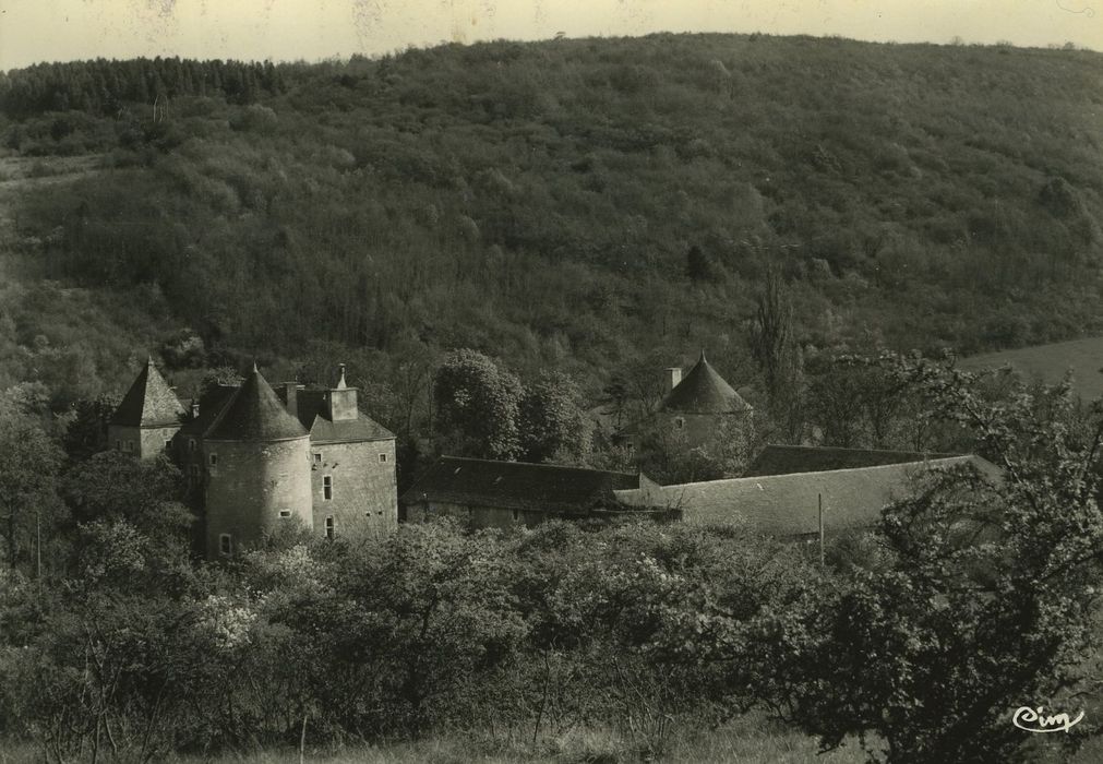 Château de Ruffey : Vue générale des bâtiements depuis le Nord