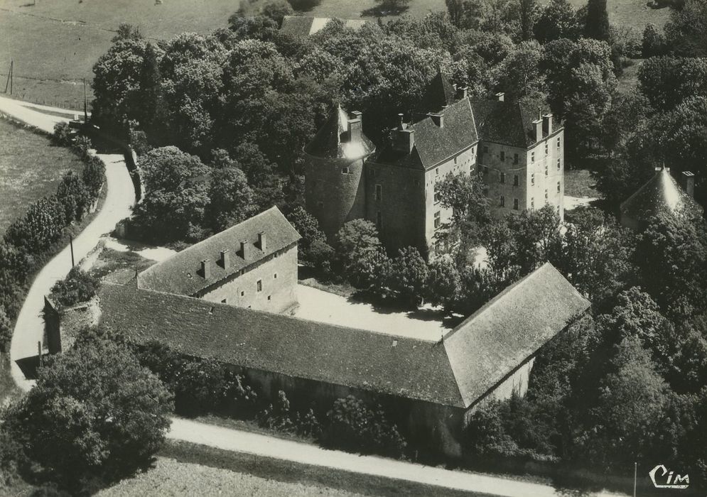 Château de Ruffey : Vue générale des bâtiements depuis le Nord-Ouest