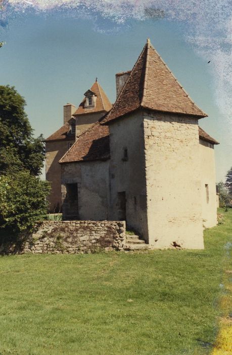 Château de Bussière : Façades sud et ouest, vue générale