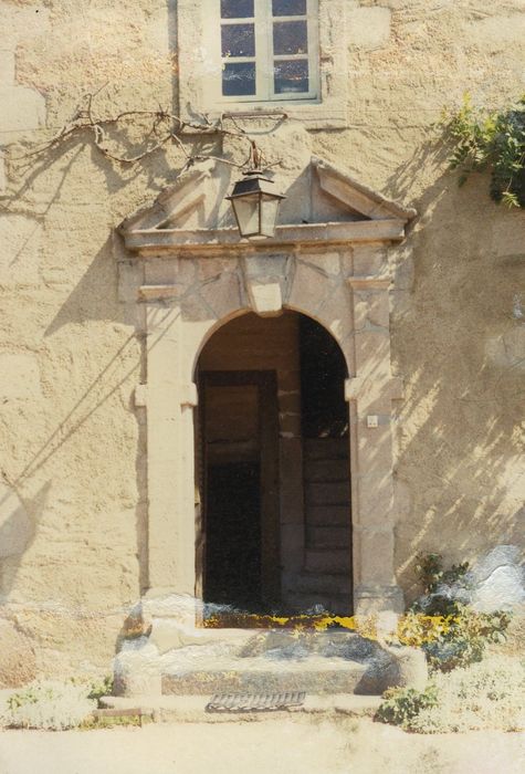 Château de Bussière : Porte d’accès, vue générale