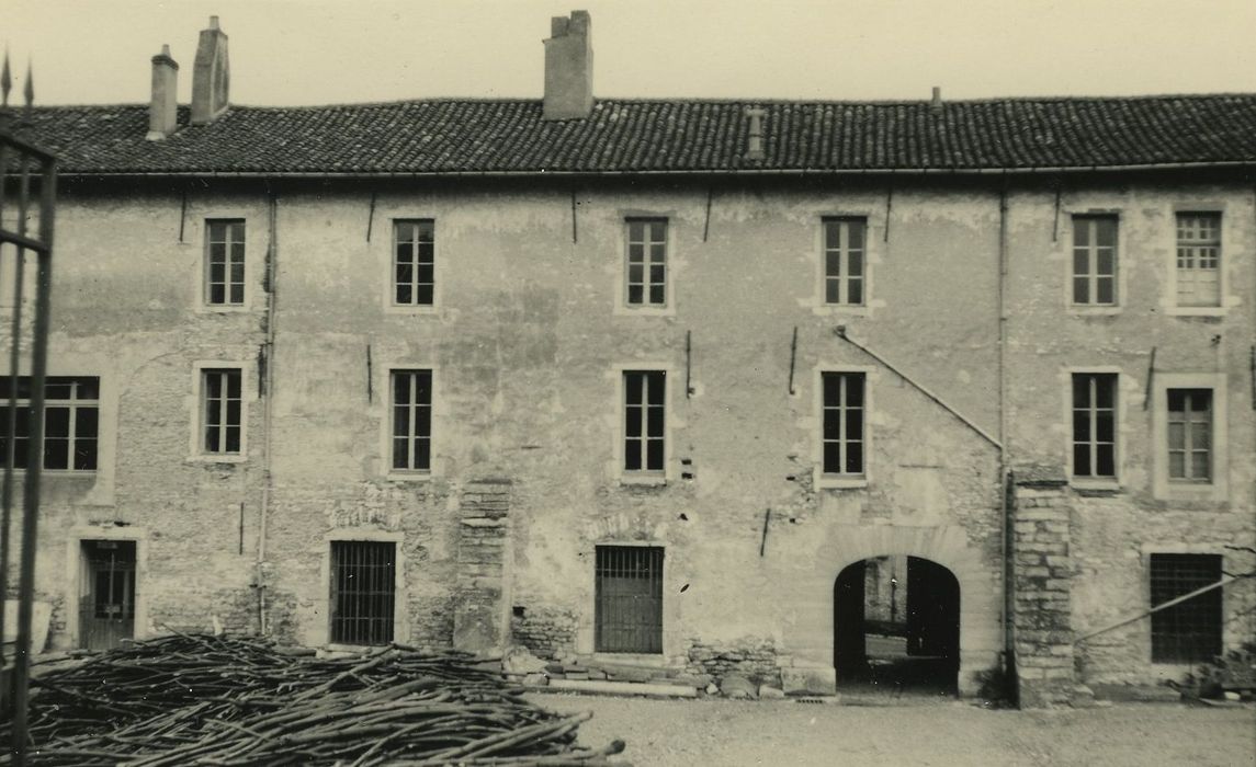 Caserne (ancienne) : Façade sud, vue partielle