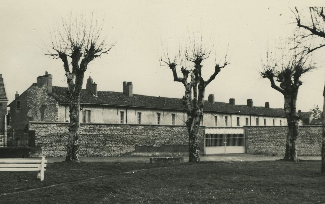 Caserne (ancienne) : Vue générale de l’ancienne caserne depuis le Sud-Ouest