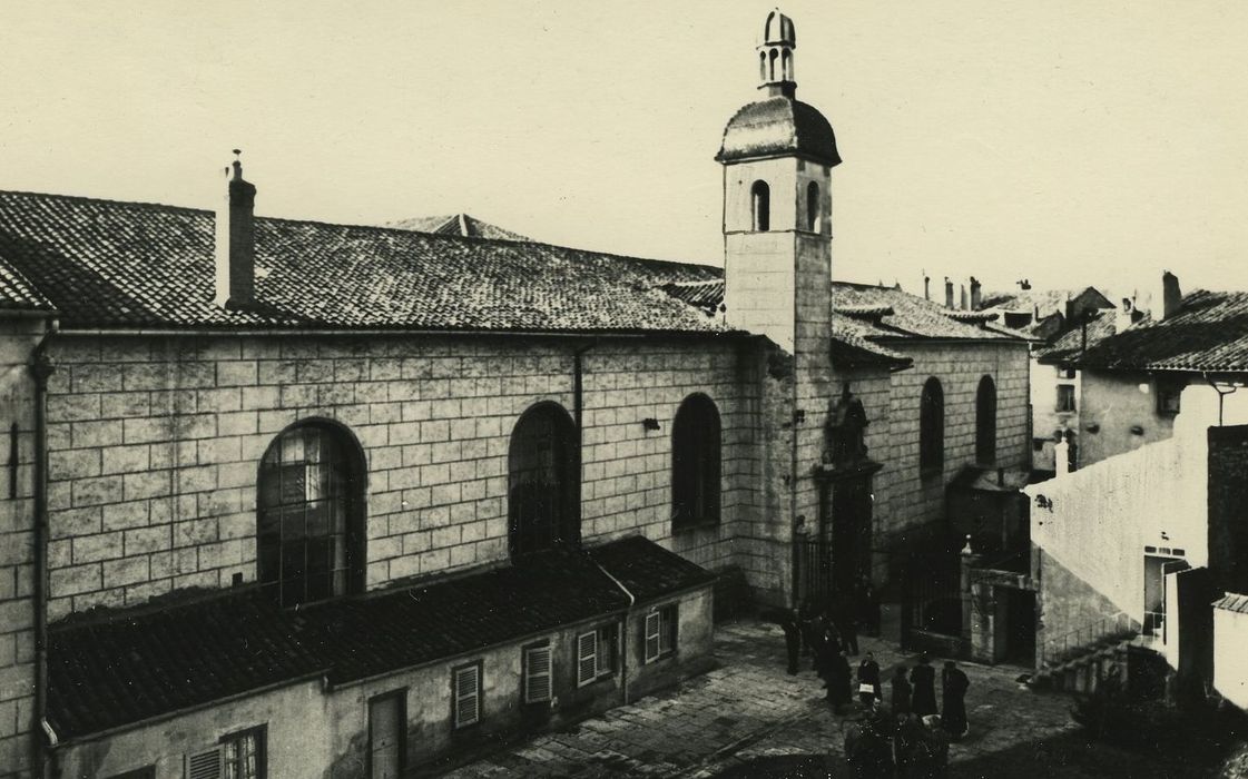 Hôtel Dieu : Ancienne chapelle, façade latérale est, vue générale