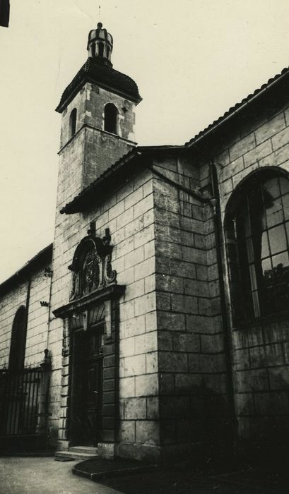 Hôtel Dieu : Ancienne chapelle, porte d’accès est, vue générale