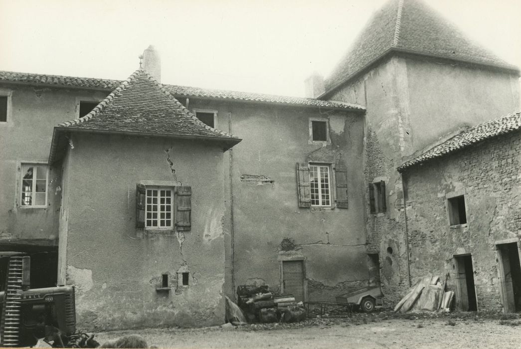 Château de Grenaud : Façade nord, vue partielle