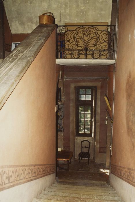 Château de Beaulieu : Escalier, dernier palier, vue partielle