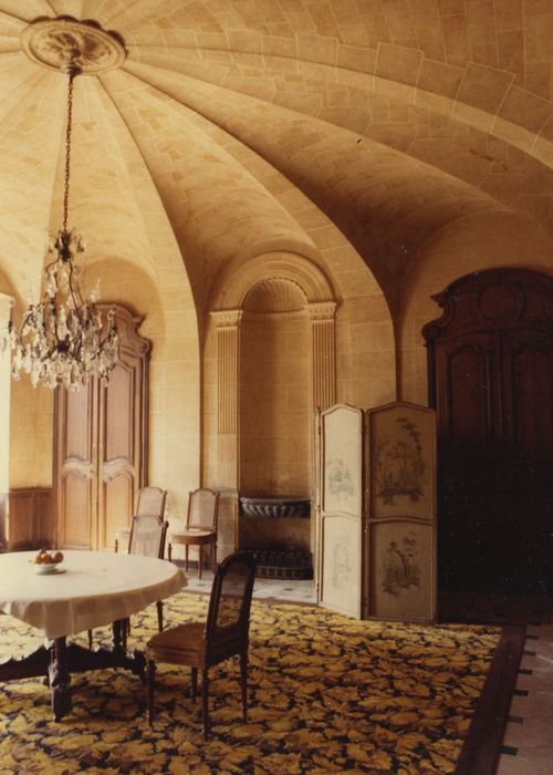 Château du Terreau : Rez-de-chaussée, salle à manger, vue partielle