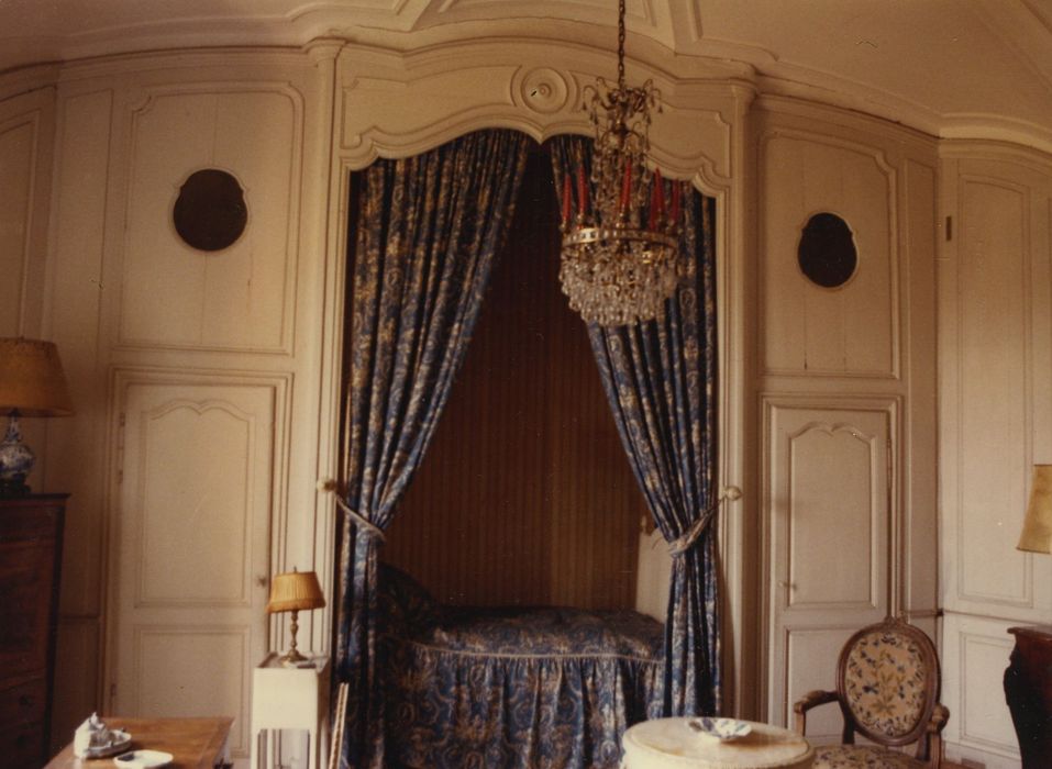 Château du Terreau : Rez-de-chaussée, chambre, vue partielle