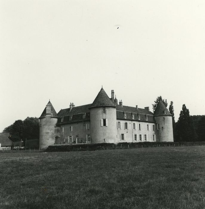 Château d'Arcy : Ensemble nord-ouest, vue générale