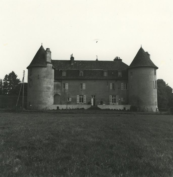 Château d'Arcy : Façade nord, vuegénérale