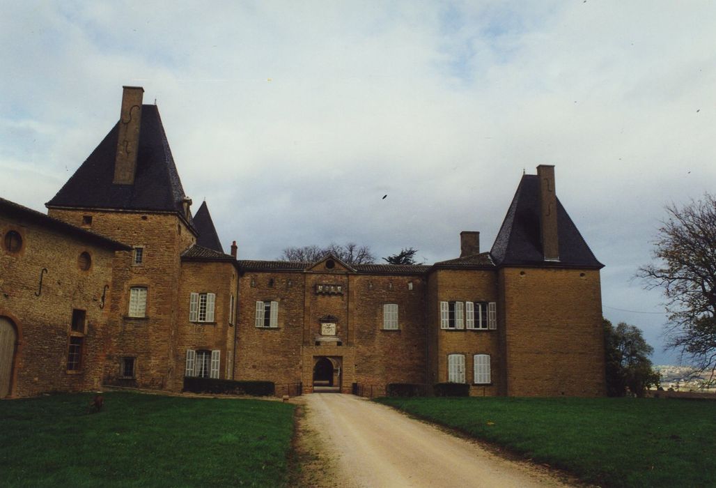 Château de Layé : Ensemble sud, vue générale