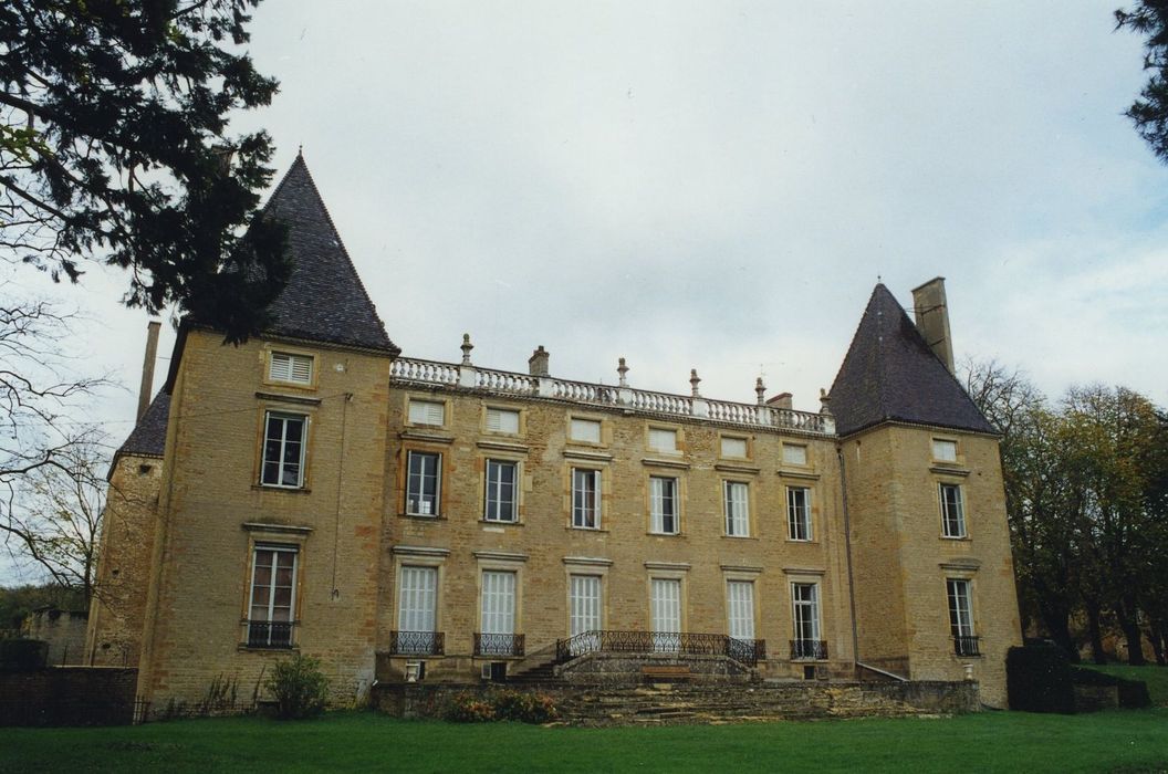 Château de Layé : Aile est, façade est, vue générale