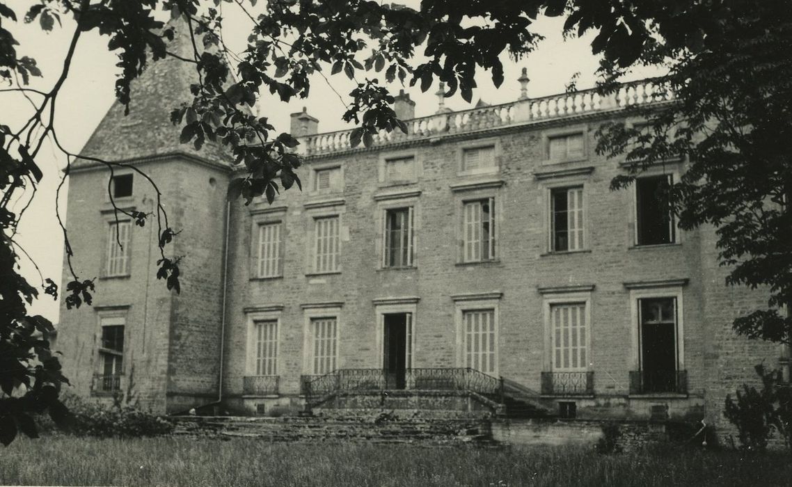 Château de Layé : Ensemble est, vue partielle