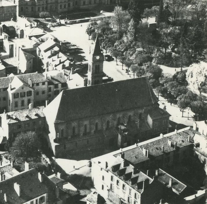 Eglise Notre-Dame-aux-Neiges : Vue aérienne de l'église dans son environnement urbain