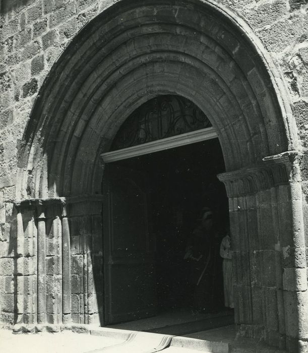 Eglise Notre-Dame-aux-Neiges : Portail sud, vue générale