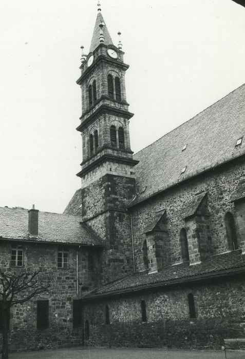 Eglise Notre-Dame-aux-Neiges : Façade latérale ouest, vue partielle