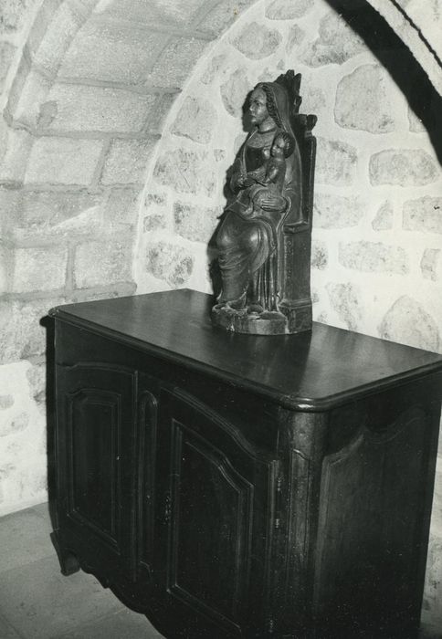 statue (statuette) : Vierge à l'Enfant (présenté dans l'église Notre-Dame-aux-Neiges)