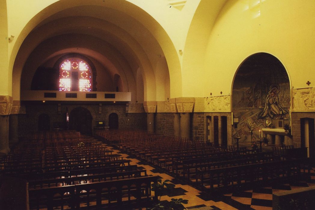 Eglise du Sacré Coeur : Eglise haute, nef, vue générale