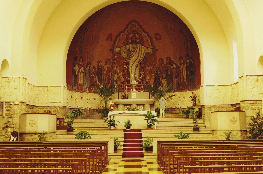 Eglise du Sacré Coeur : Eglise haute, choeur, vue générale