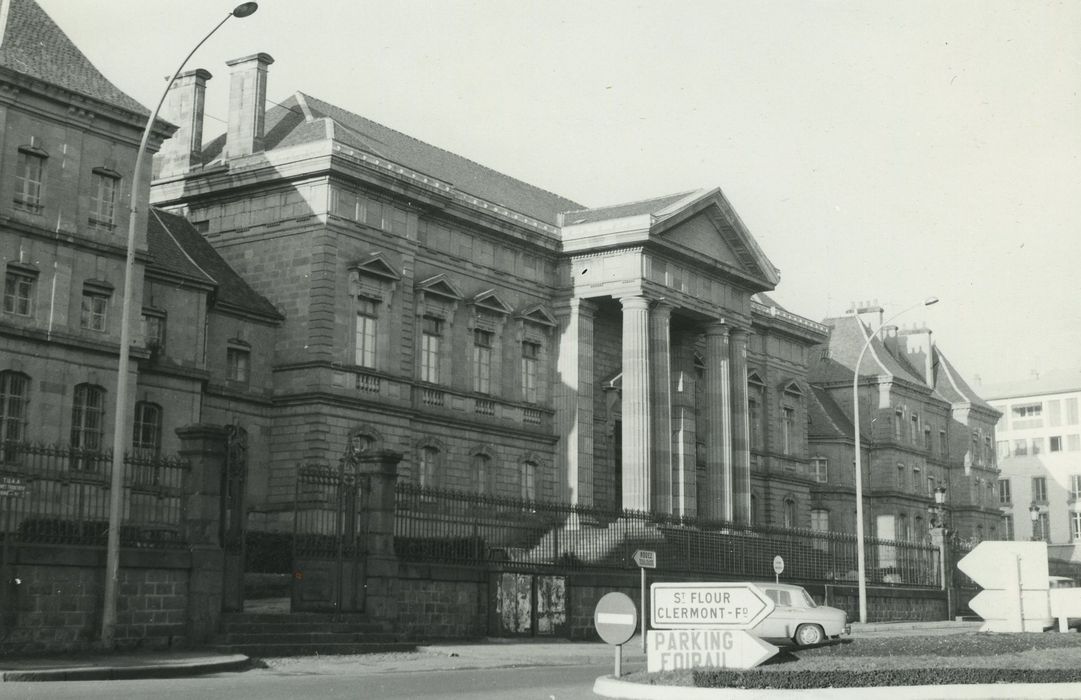 Palais de Justice : Ensemble sud-est, vue générale