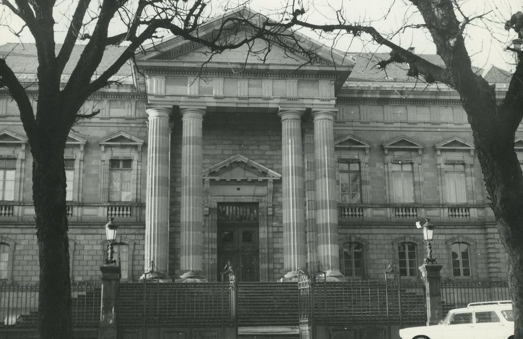 Palais de Justice : Façade sud-est, vue partielle