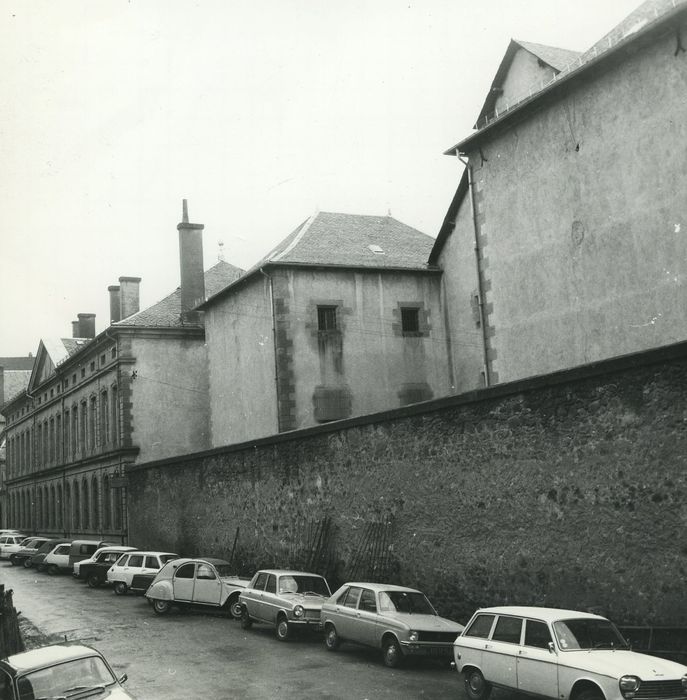 Prison : Façade ouest, vue partielle